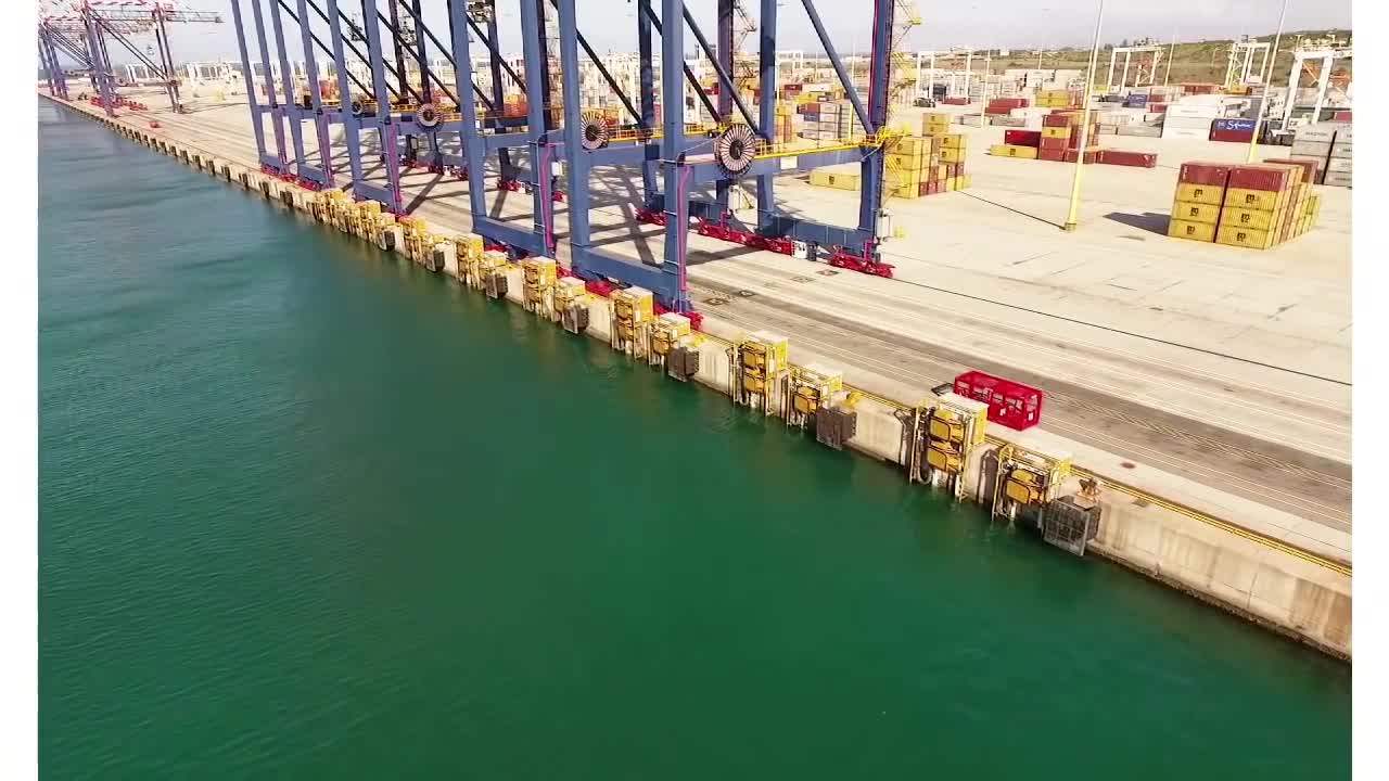 Default preview image for MoorMaster™ automated mooring at a container terminal.mp4 video.